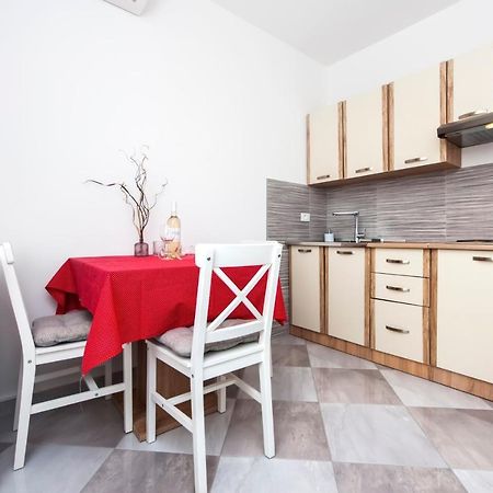 Apartments Vinko Ровин Екстериор снимка